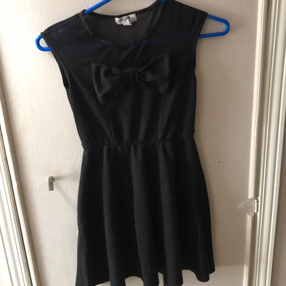 Big bow black dress